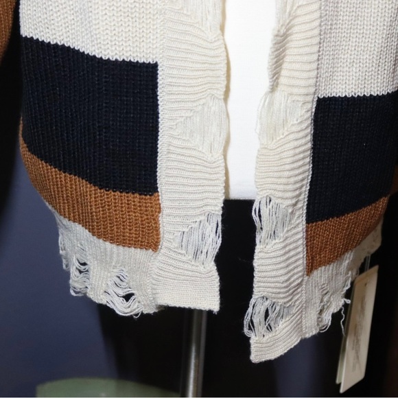 Juoiantang brown and cream distressed sweater, size Large - Picture 3 of 9